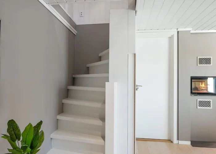 Historic House With Sunny Terrace Apartman