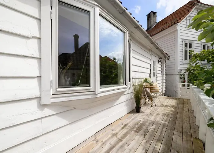Historic House With Sunny Terrace Apartment